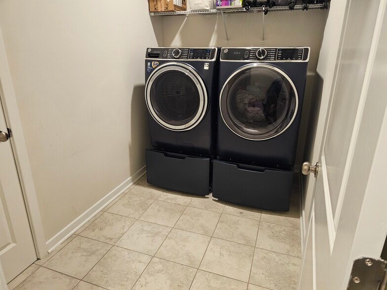 Building Photo - 2050 Whithorn Hl