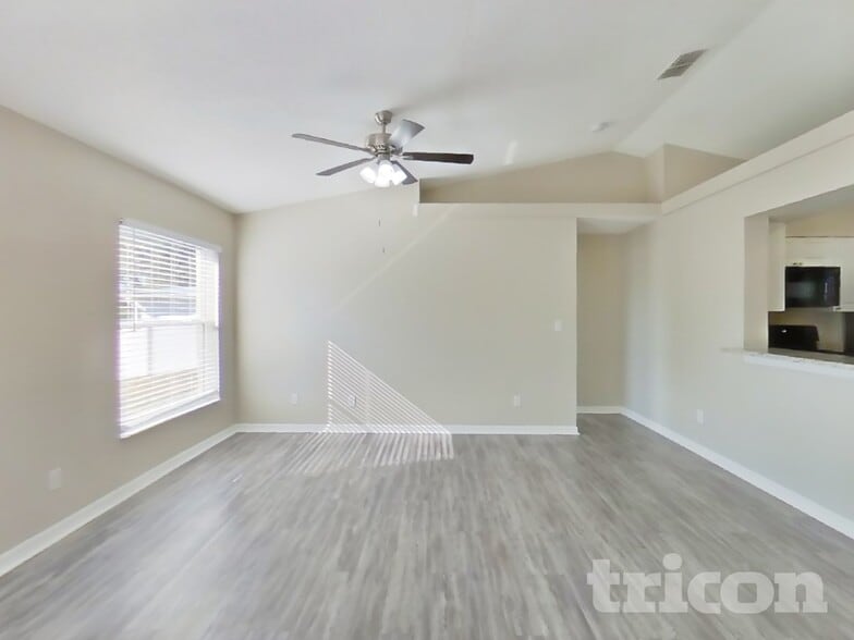 Building Photo - 15201 Margaux Dr