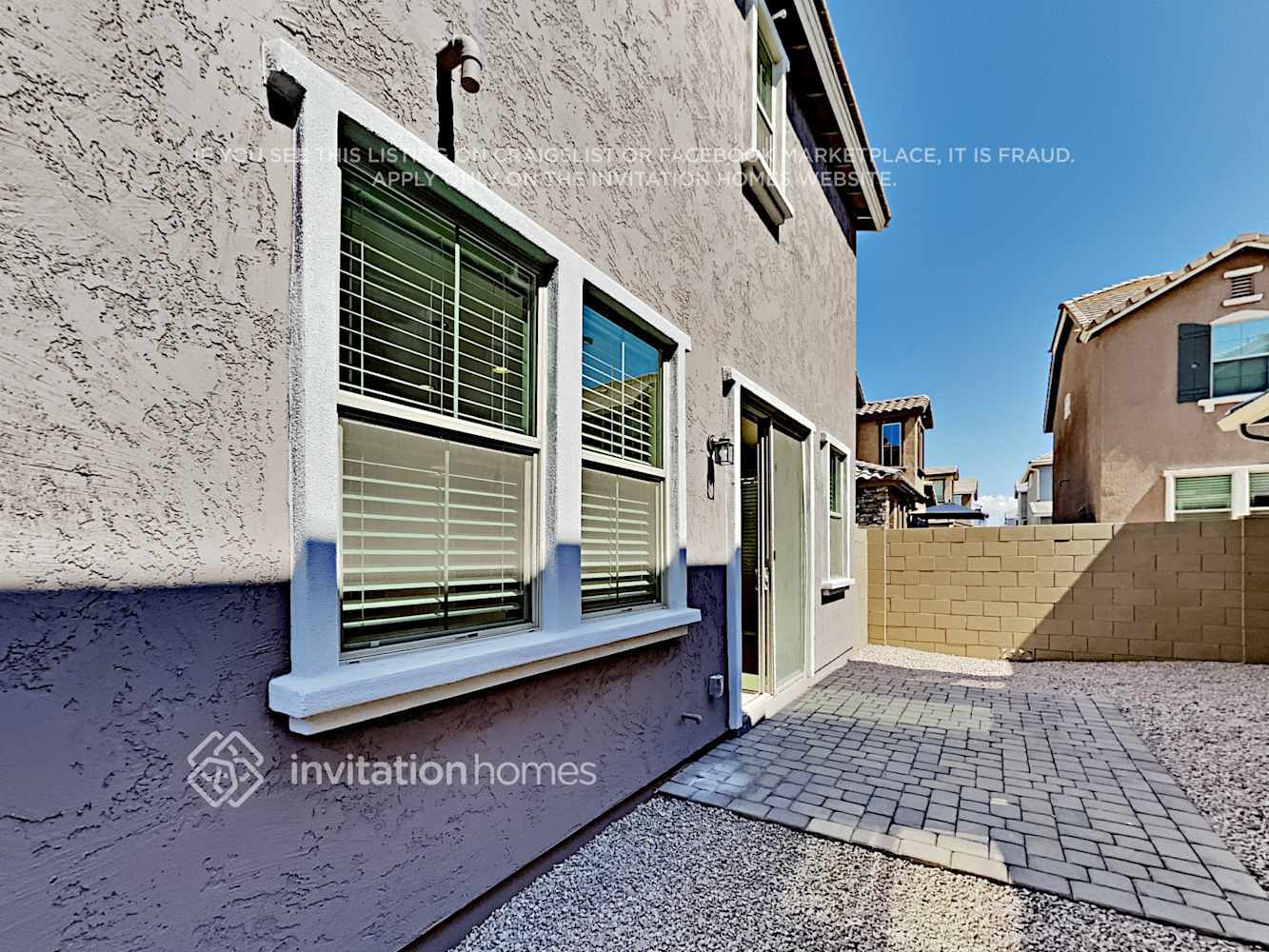 Building Photo - 225 N Sandal