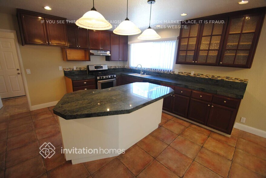 Building Photo - 385 Temple Dr
