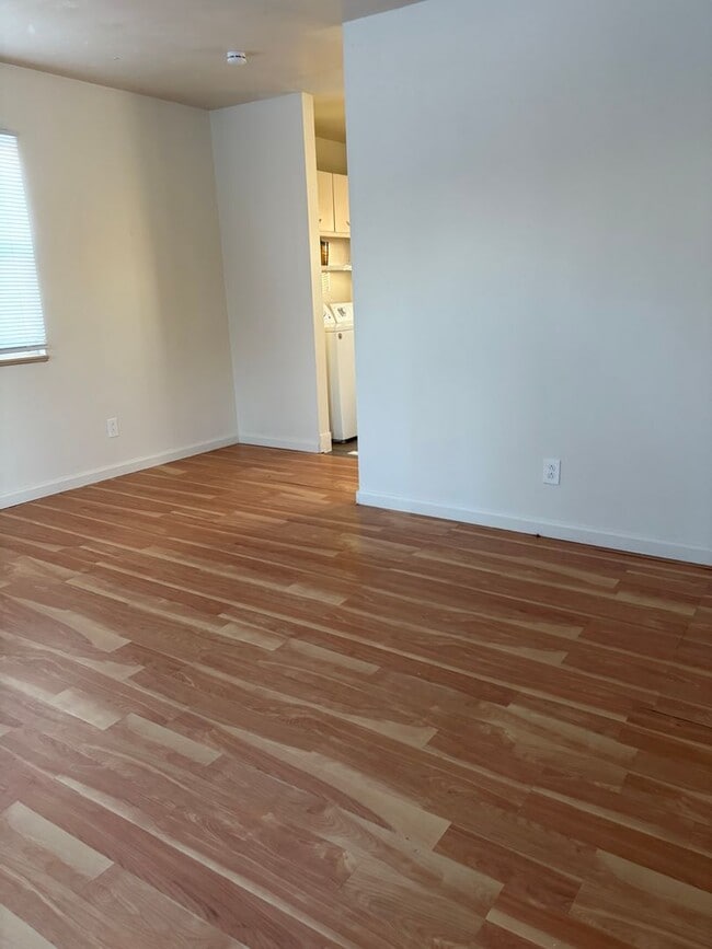 Building Photo - Move In Special! Charming 2-Bedroom Oasis with Spacious Front Yard!