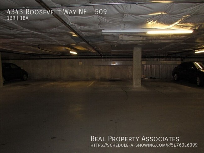 Building Photo - 4343 Roosevelt Way NE