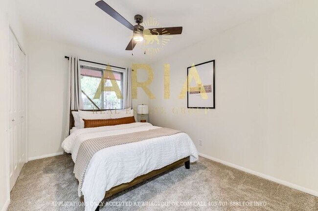 Building Photo - Unique 3 bed/2 bath Property with HUGE Bon...