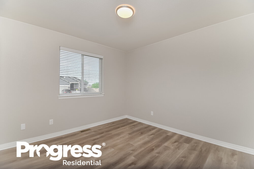 Building Photo - 6863 Phantom Way