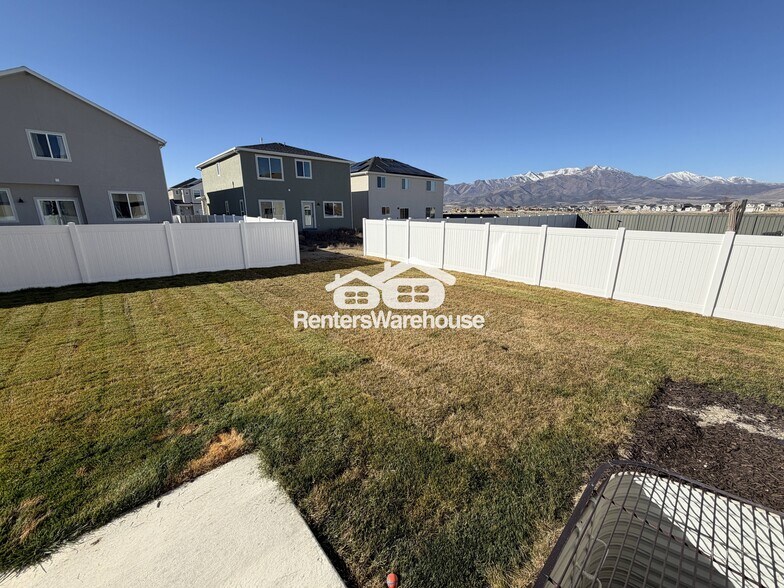 Building Photo - 3767 N Hannah St