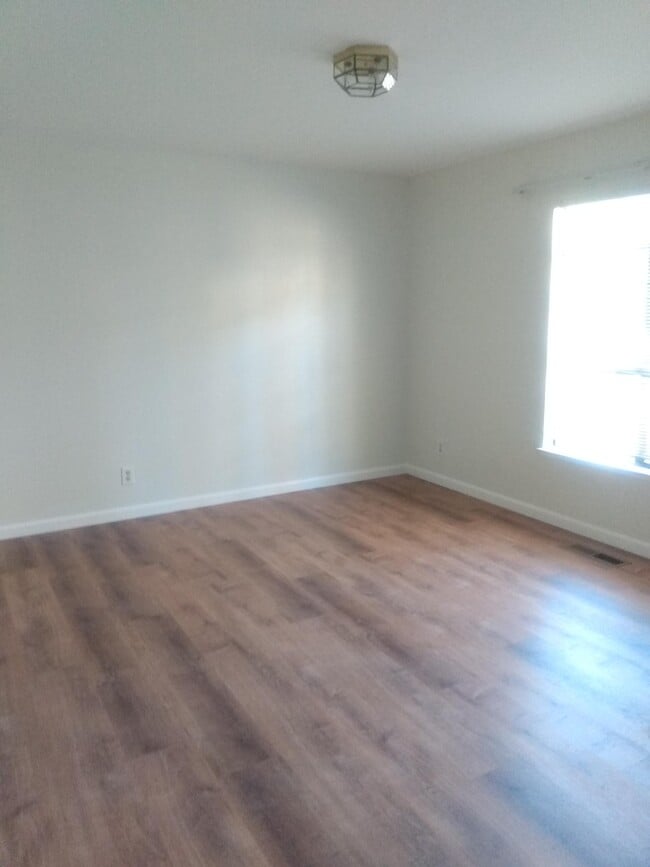Building Photo - 138 Virginia Ct