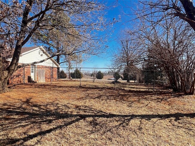 Building Photo - 819 Crystal Ln