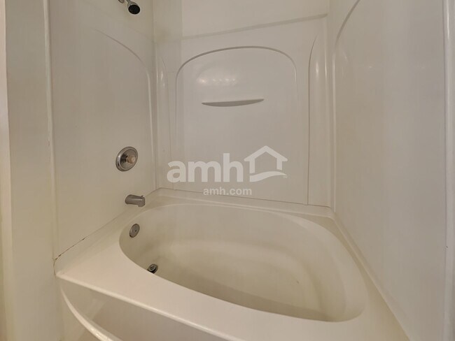 Building Photo - 4987 Harthill Ave