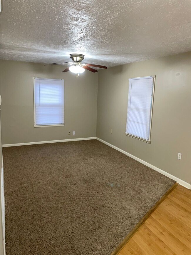 Building Photo - Evergreen Community