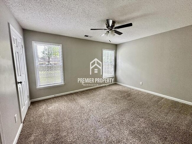 Building Photo - 6667 Amersham Dr