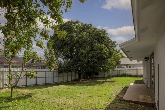 Building Photo - 10975 SW 158th Terrace
