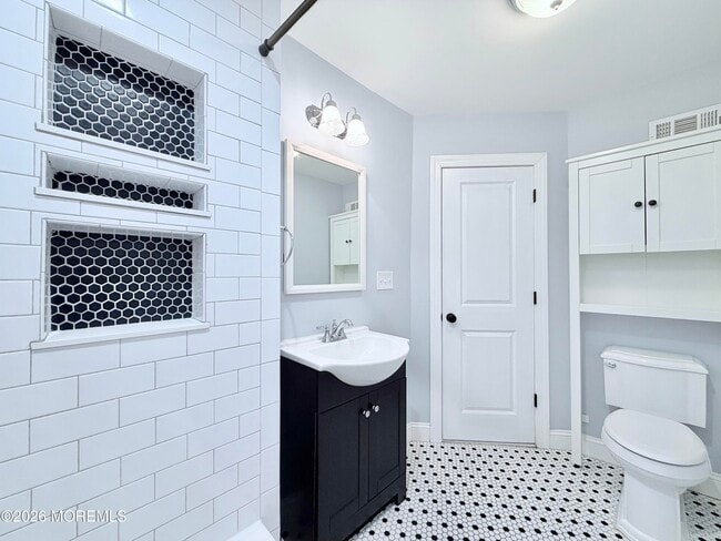 Building Photo - 7 Longfellow Ct