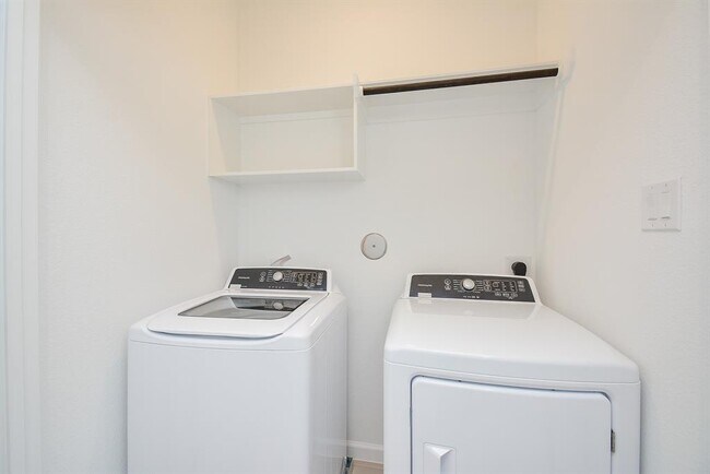 Building Photo - 5410 Holly Hvn Ct
