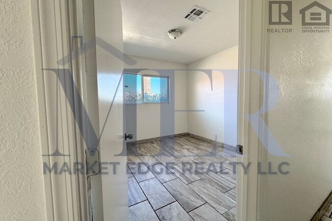 Building Photo - 3Bed/2Bath House at 35th Ave/Bethany!  $19...