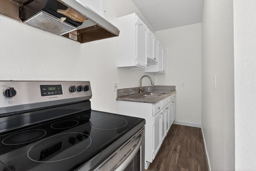 Building Photo - 2212 Myrtle Ave