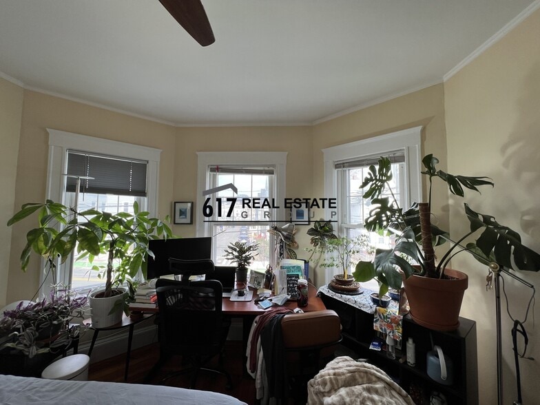 Building Photo - 332 Beacon St