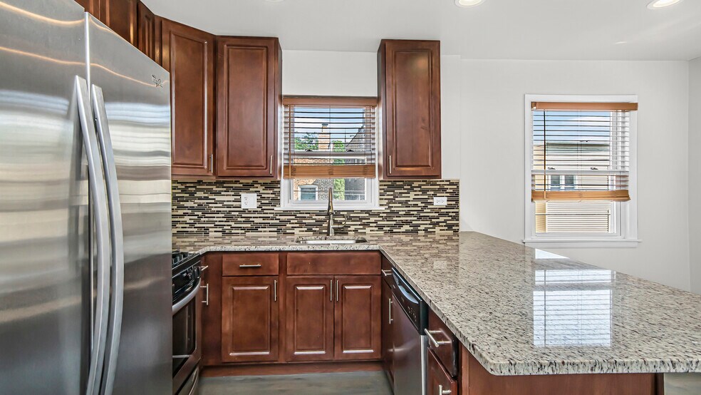 Building Photo - 6459 N Wayne Ave