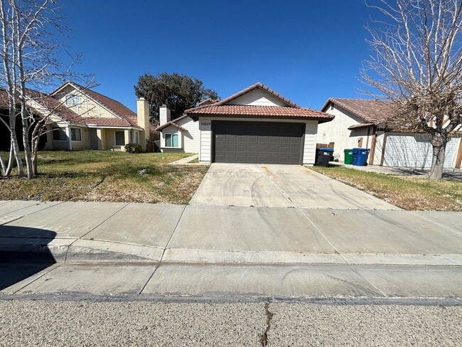 Building Photo - Single Story Palmdale Home