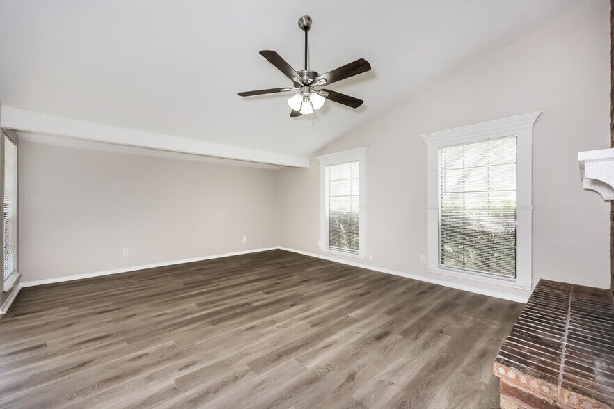 Building Photo - 114 S Young Blvd