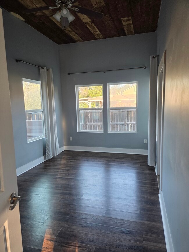 Building Photo - 1003 W Elsmere Pl