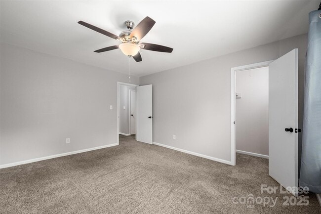 Building Photo - 1422 Delane Ave