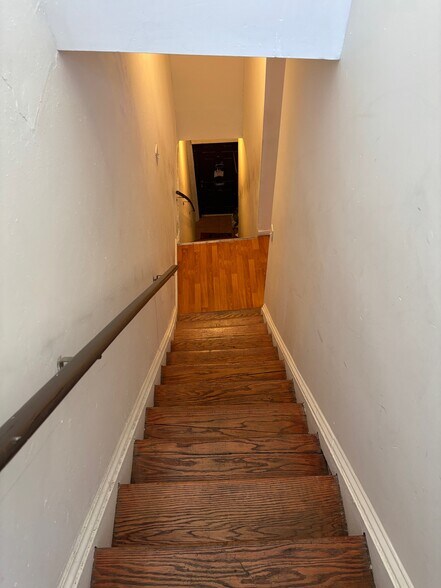 Building Photo - 337 W Girard Ave