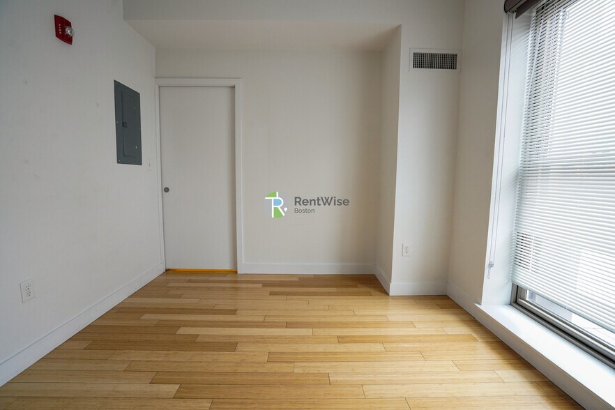 Building Photo - 1085 Boylston St