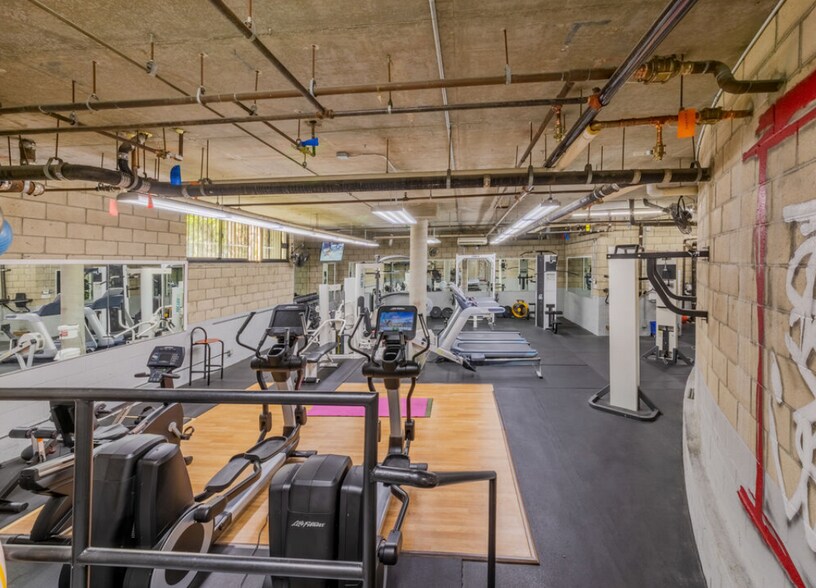 Building Photo - 222 S Central Ave