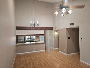 Building Photo - AWESOME 1 BEDROOM CONDO AVAILABLE IN THE MEDICAL CENTER!