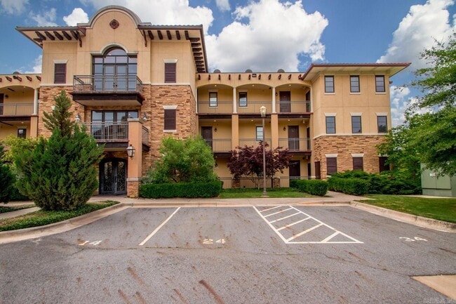 Building Photo - 601 Chenal Woods Dr