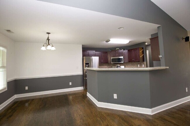 Building Photo - *Lease Special!* Fiber optic internet incl...