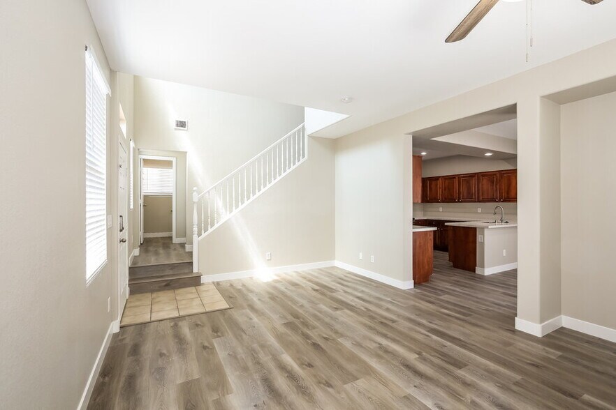 Building Photo - 4477 Oberlander Ave