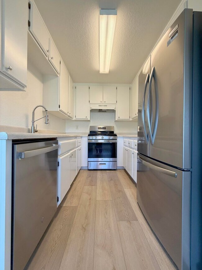 Building Photo - Alhambra Dr