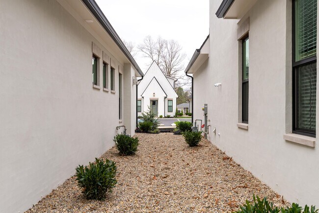 Building Photo - 1713 Double Oak Trl