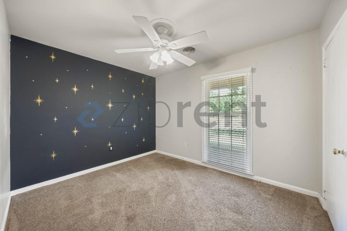 Building Photo - Unit