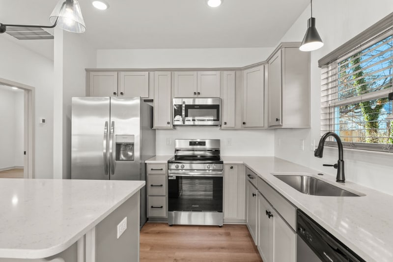 Building Photo - 311 W Broad St