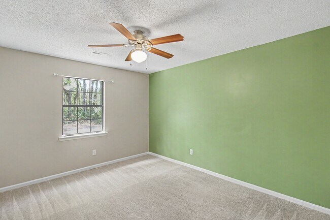 Building Photo - 1384 Forest Lake Dr