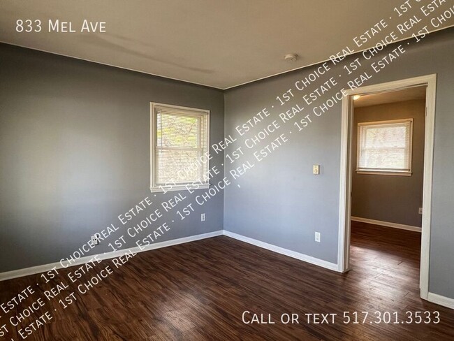 Building Photo - Well Maintained 1-BDR 1-BTH Duplex - Cat F...