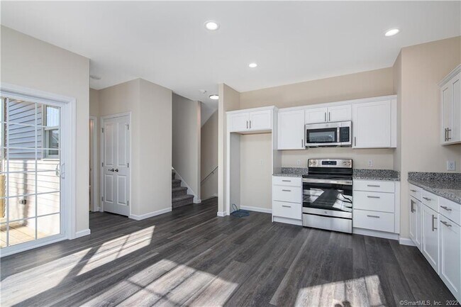 Building Photo - 27 Woodside Dr