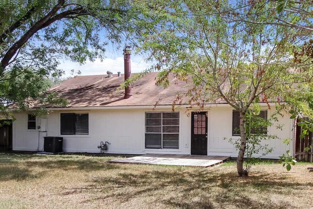 Building Photo - 1807 Oakwell Ln