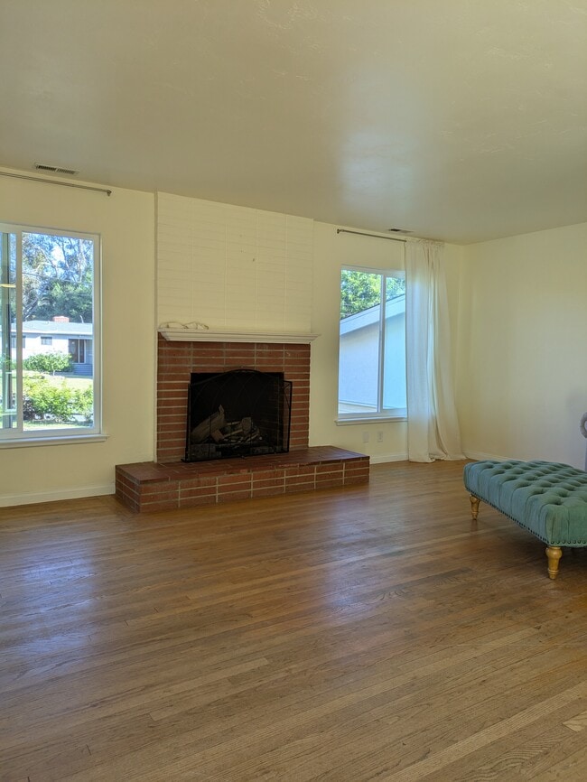 Building Photo - 938 Tiger Tail Rd