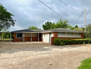 Building Photo - 904 W Hefner Rd