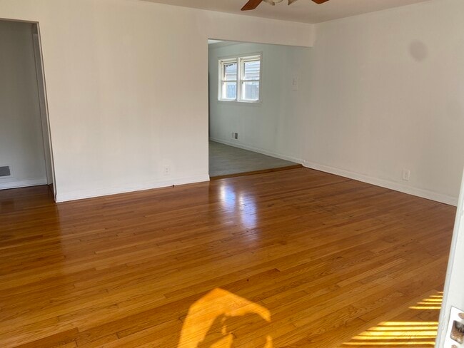 Building Photo - 9029 Sproat Ave