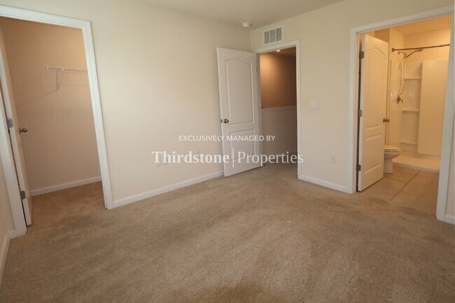 Building Photo - 433 Running Wds St