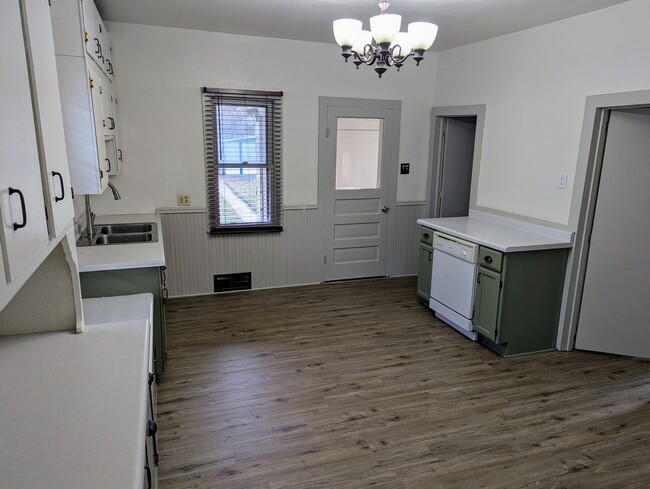 Kitchen - 1603 Alexander Ct