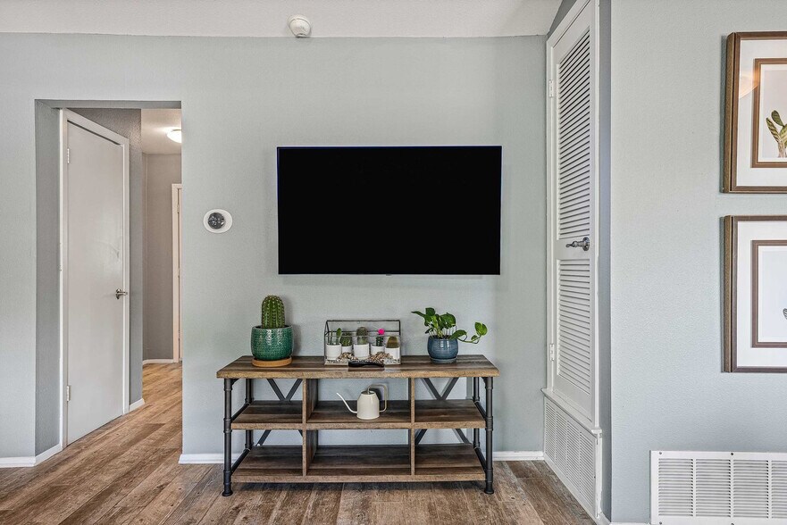 Building Photo - 5909 Cherry Loop