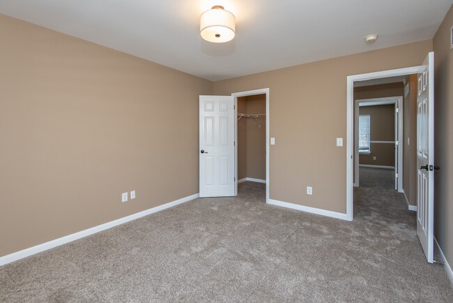 Building Photo - 720 Vista Hills Ct