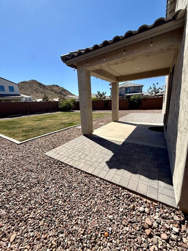 Building Photo - BEAUTIFUL Home in San Tan Valley with Mountain View’s! A Must See!