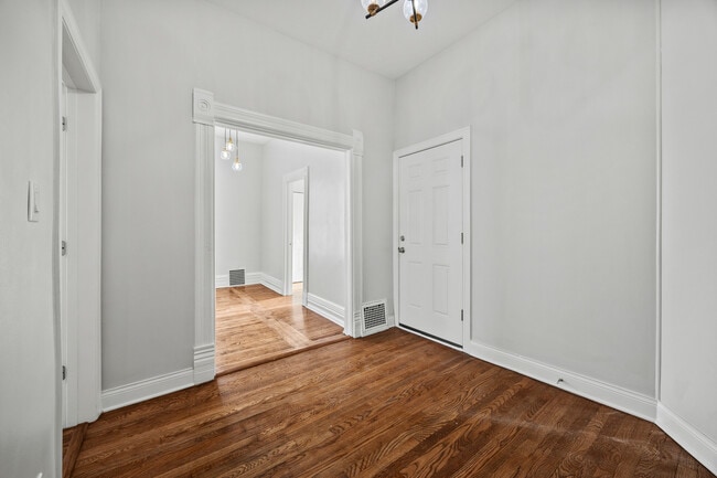 Building Photo - 3214 W Division St