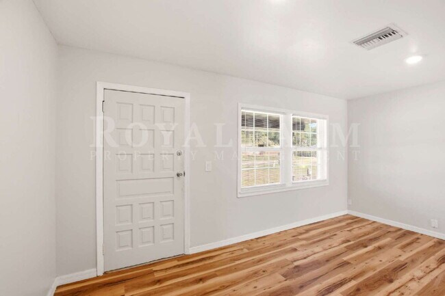 Building Photo - 2/1 Retreat in North Fort Myers: Apartment Life Called. We Didn't Answer.